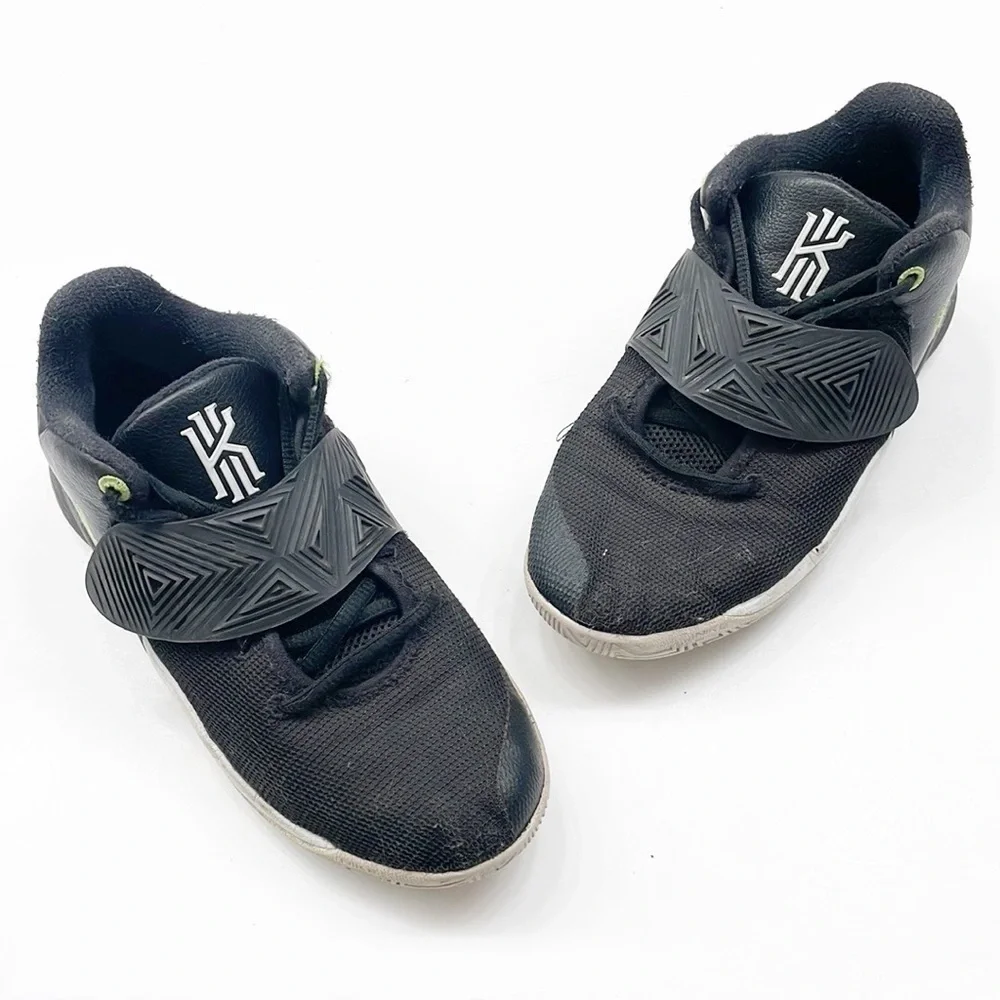 Nike Kyrie Irving Flytrap Youth Basketball Sneakers